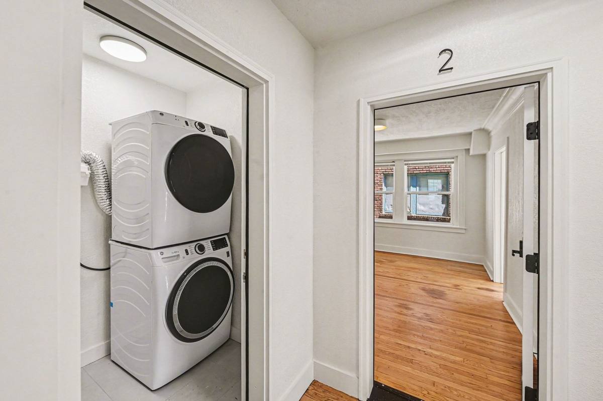 Apartment for rent at 516-526 W 39th Terrace, Kansas City, MO 64111