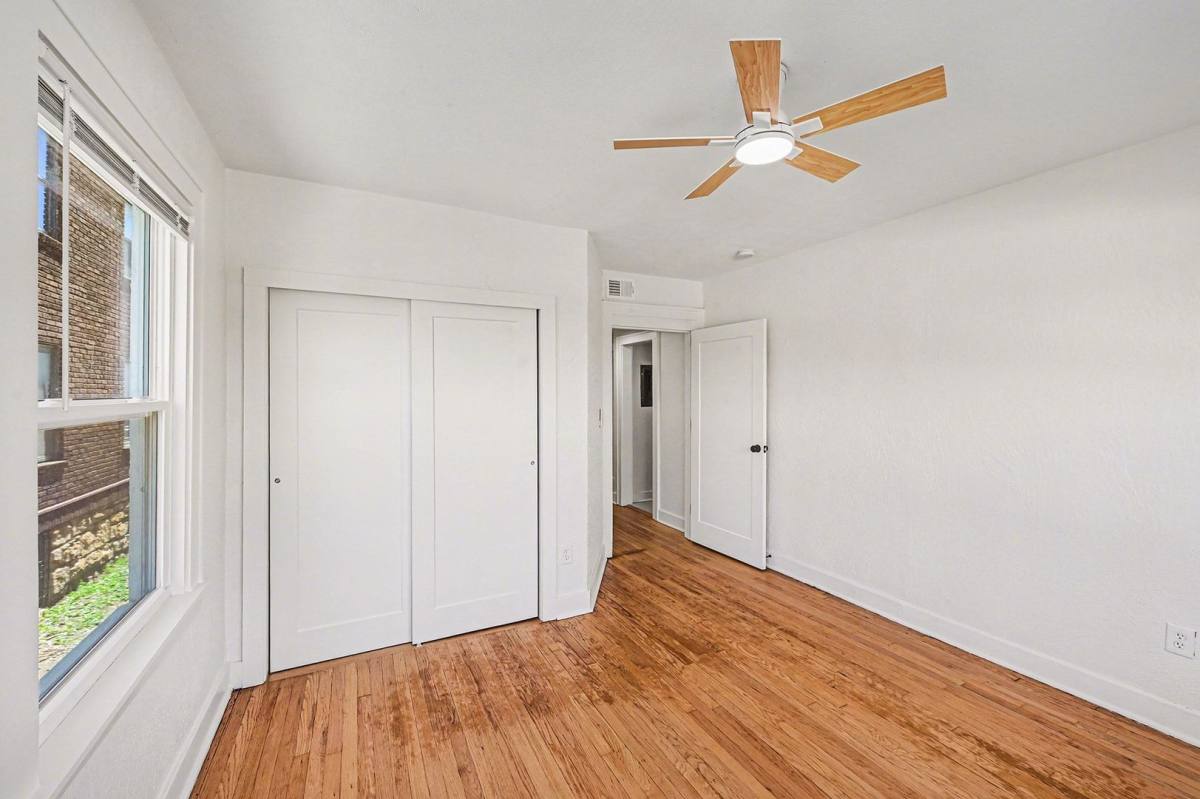 Apartment for rent at 516-526 W 39th Terrace, Kansas City, MO 64111