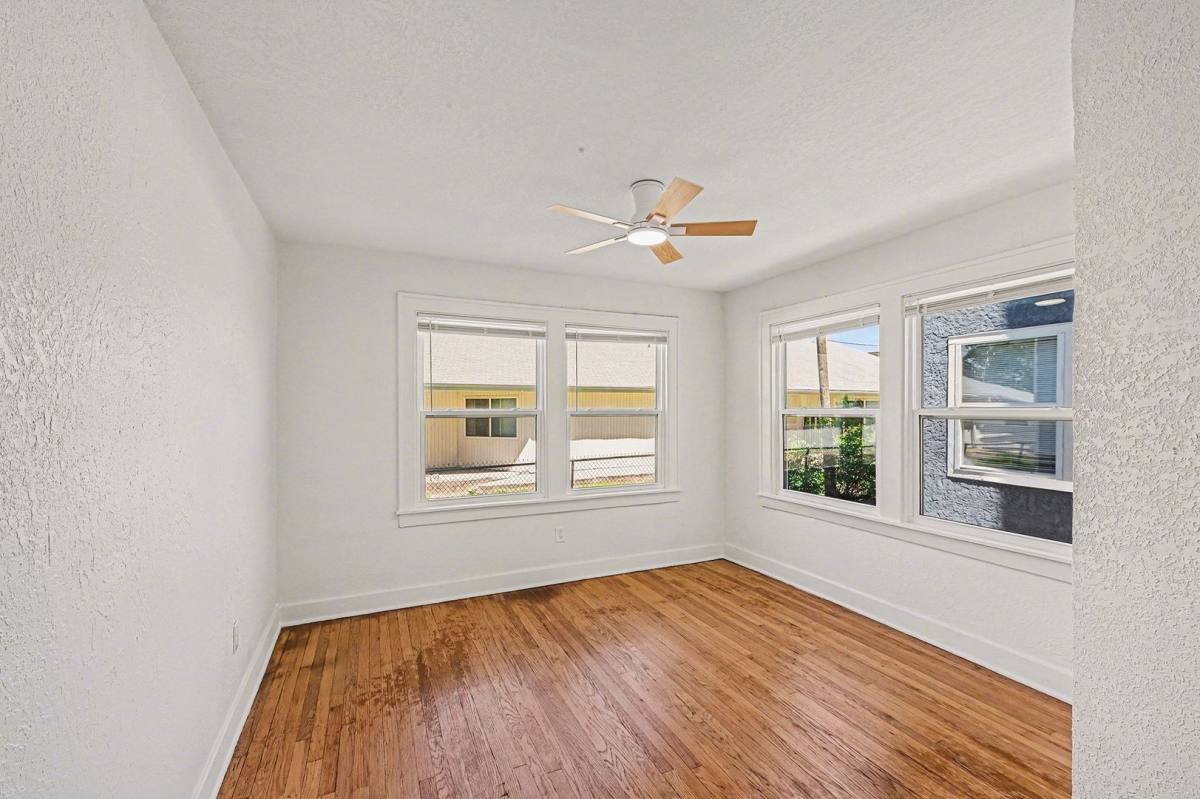 Apartment for rent at 516-526 W 39th Terrace, Kansas City, MO 64111