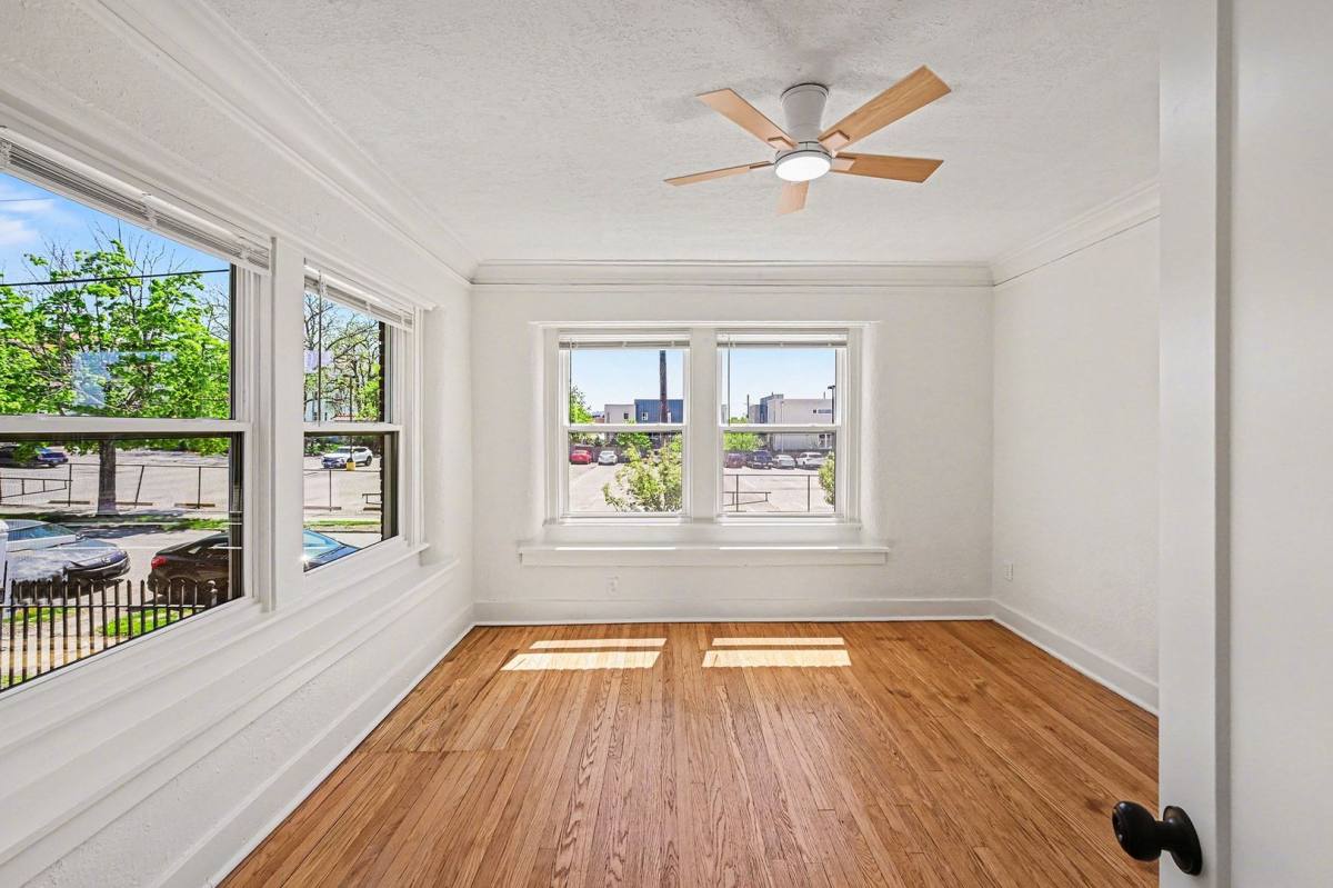 Apartment for rent at 516-526 W 39th Terrace, Kansas City, MO 64111