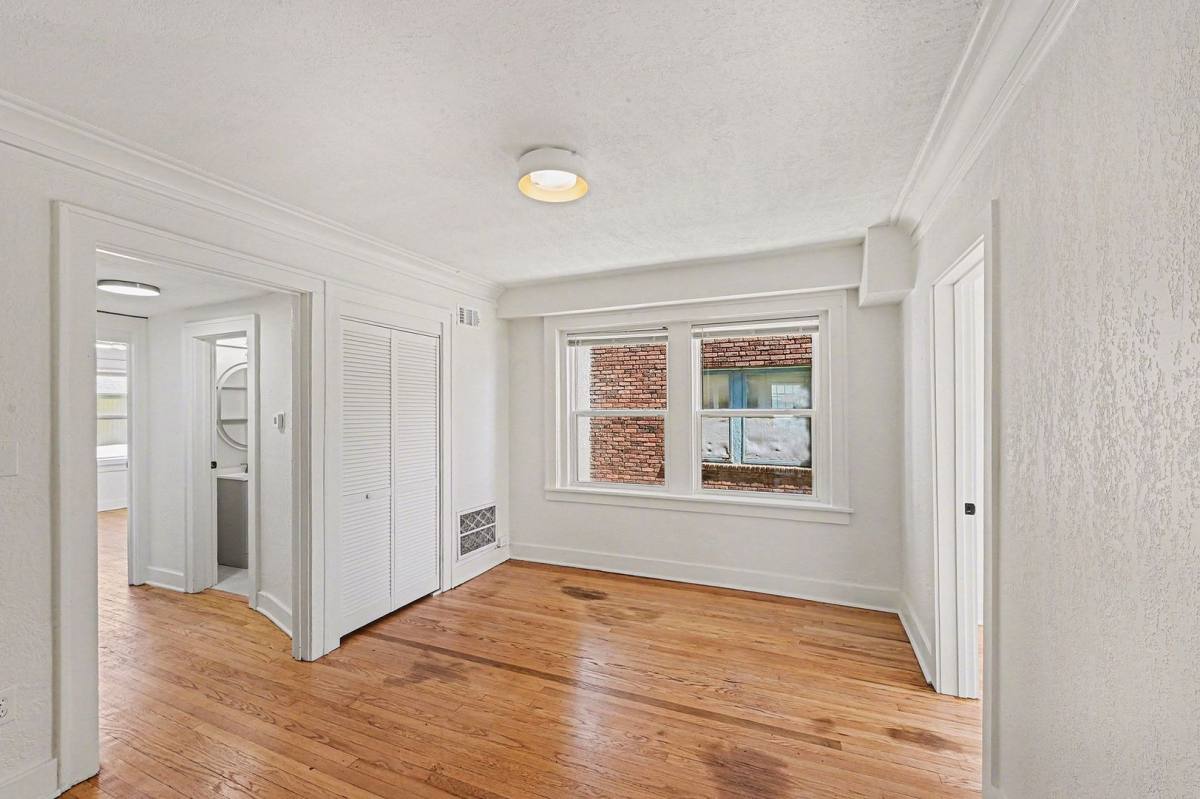 Apartment for rent at 516-526 W 39th Terrace, Kansas City, MO 64111