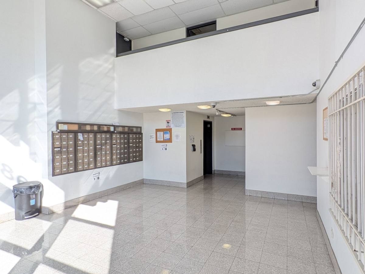 Apartment for rent at 864 S New Hampshire Ave, Los Angeles, CA 90005