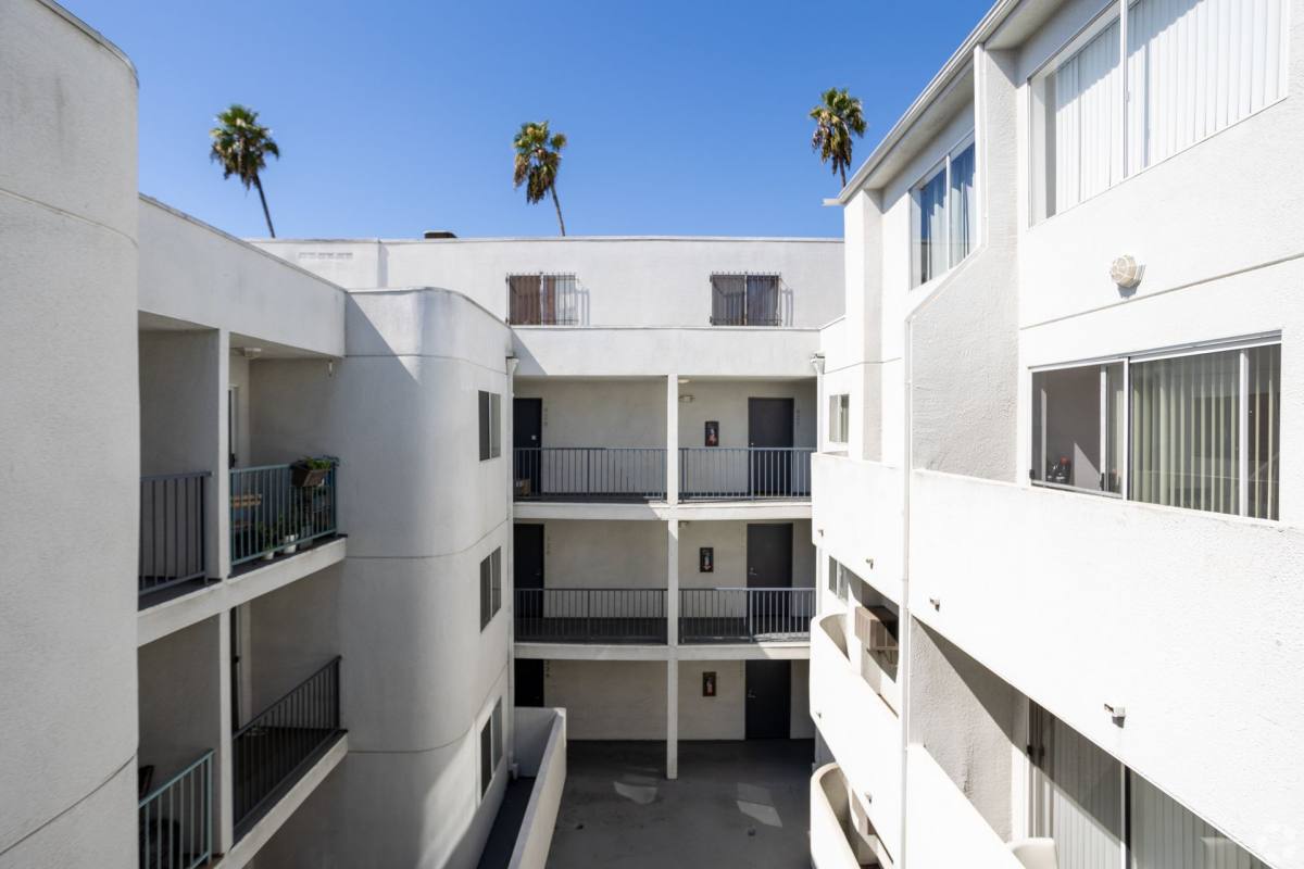 Apartment for rent at 864 S New Hampshire Ave, Los Angeles, CA 90005