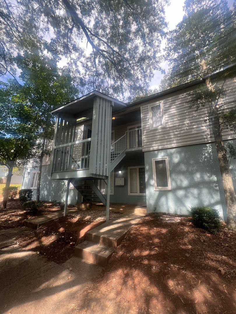 Condo for rent at 1909 Meadowlark Lane, Charlotte, NC 28210