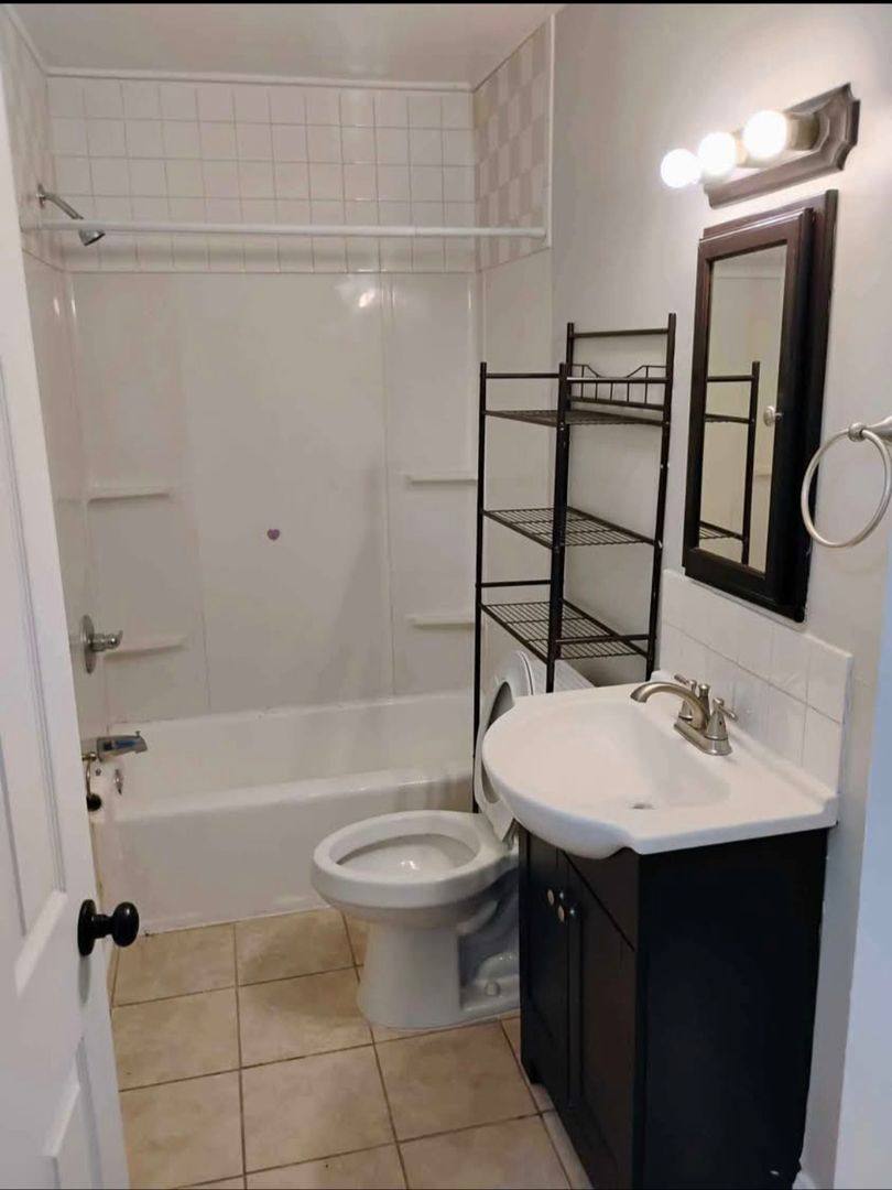 Apartment for rent at 624 Sewanee St, Harriman, TN 37748