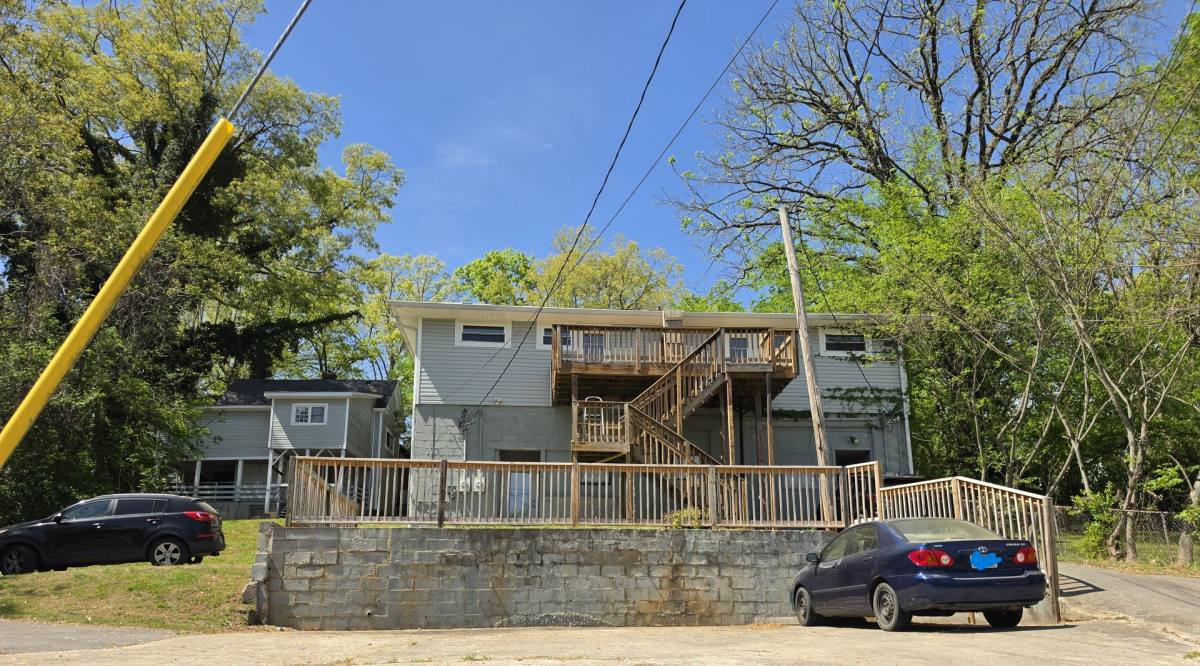 Apartment for rent at 624 Sewanee St, Harriman, TN 37748