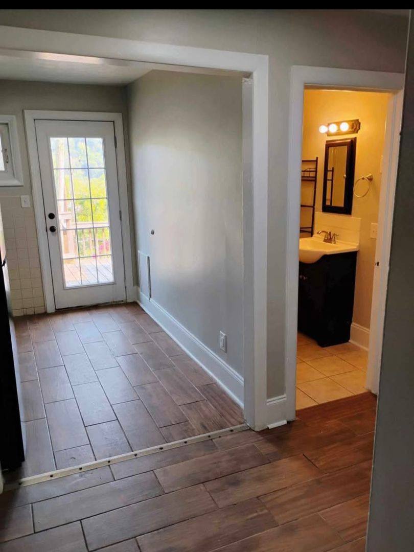 Apartment for rent at 624 Sewanee St, Harriman, TN 37748
