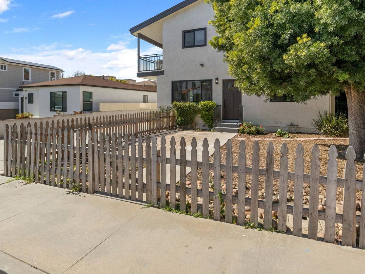 Apartment for rent at 3129 Emerson St, San Diego, CA 92106