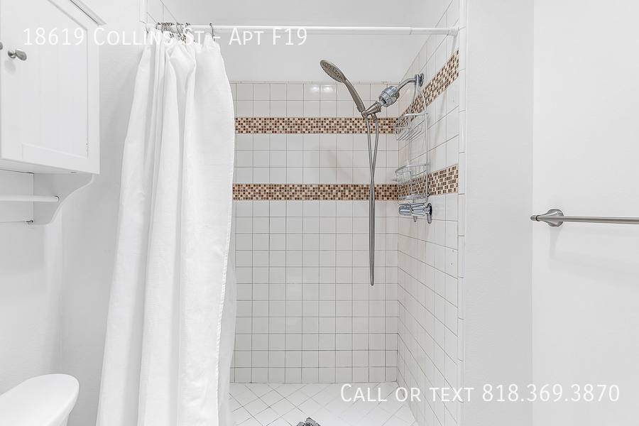 Apartment for rent at 18619 Collins St #F19, Tarzana, CA 91356