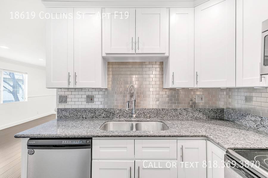Apartment for rent at 18619 Collins St #F19, Tarzana, CA 91356