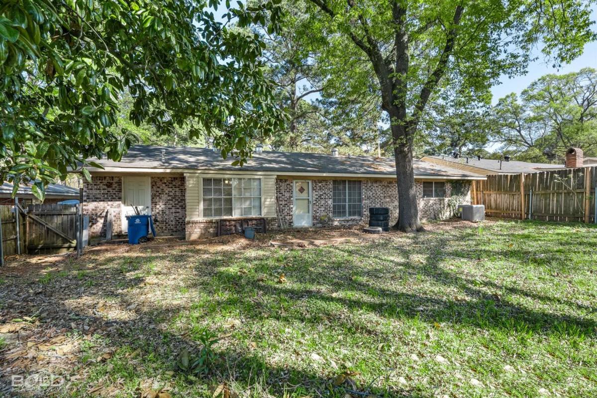 House for rent at 2935 Salem Dr, Shreveport, LA 71118