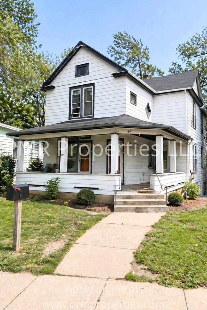 Apartment for rent at 319 N 1st St, Council Bluffs, IA 51503