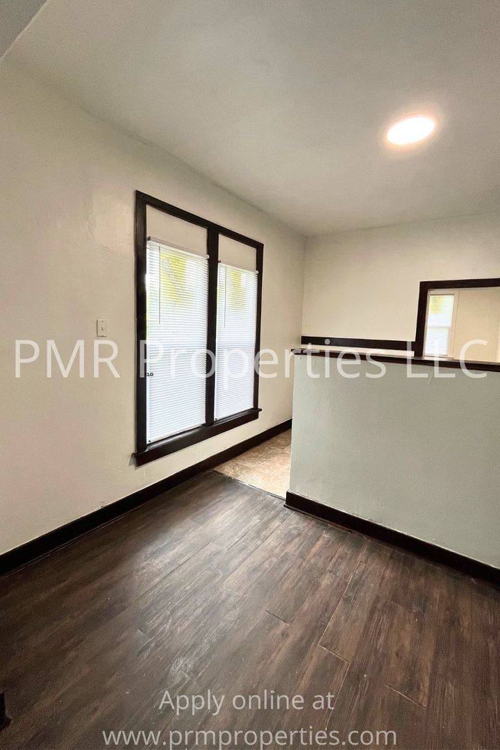Apartment for rent at 319 N 1st St, Council Bluffs, IA 51503