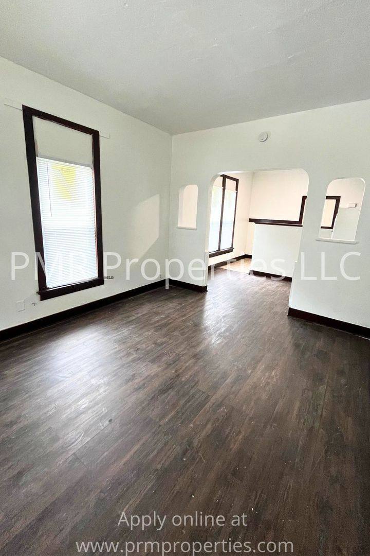 Apartment for rent at 319 N 1st St, Council Bluffs, IA 51503