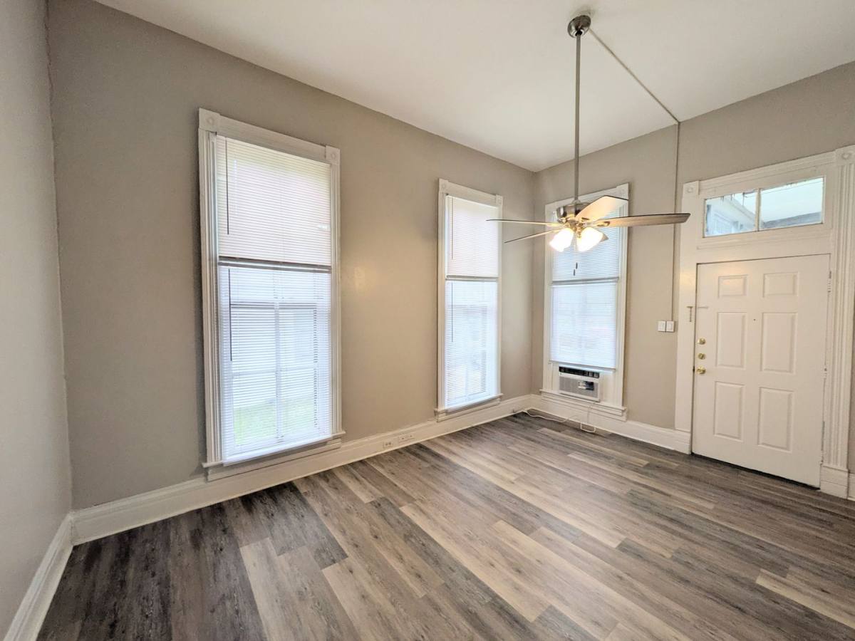 Apartment for rent at 822 E Carson, San Antonio, TX 78208