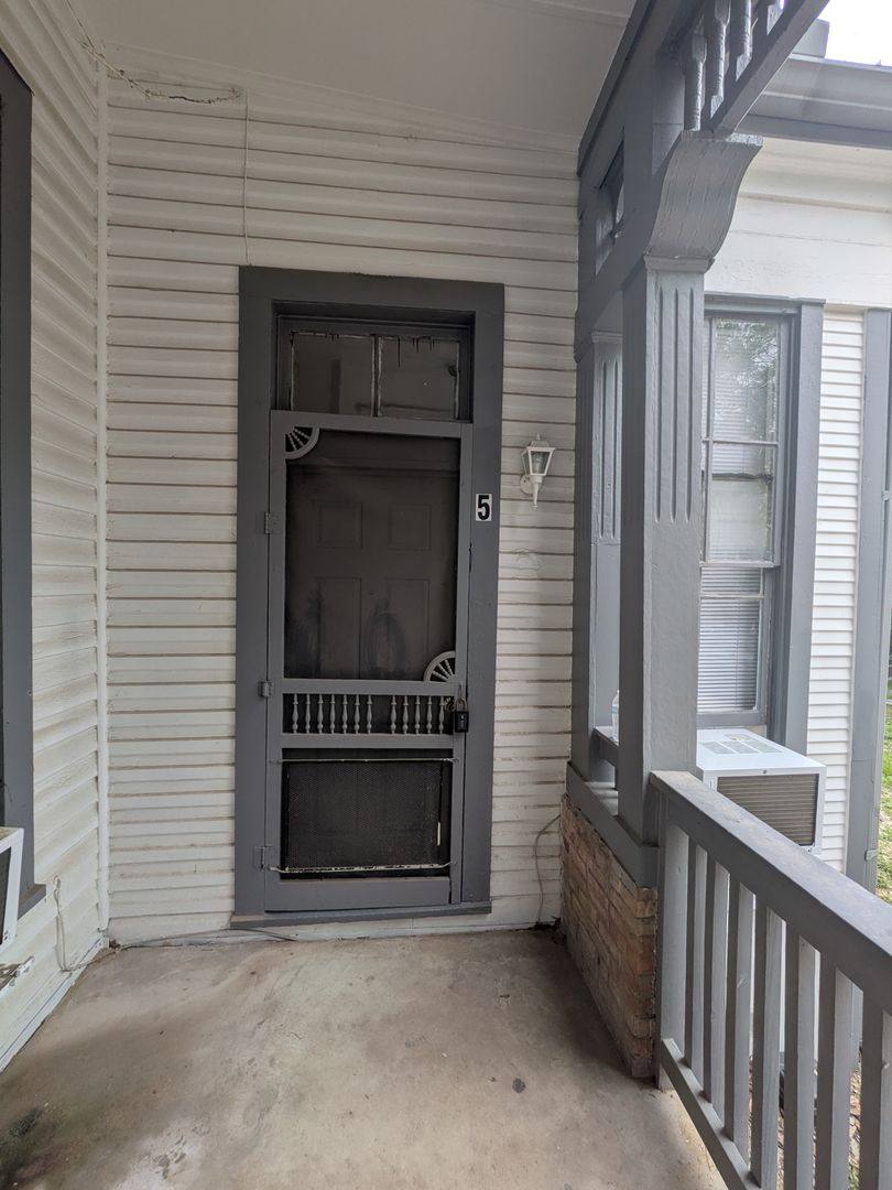 Apartment for rent at 822 E Carson, San Antonio, TX 78208