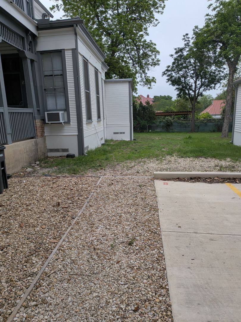 Apartment for rent at 822 E Carson, San Antonio, TX 78208