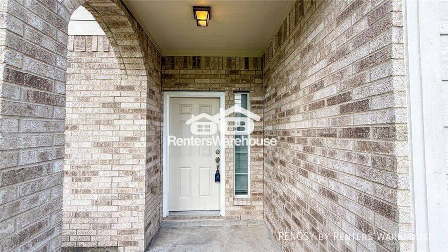 Townhouse for rent at 5127 Prosperity Circle, Houston, TX 77018