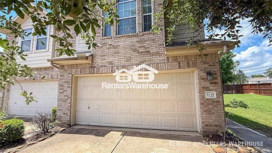 Townhouse for rent at 5127 Prosperity Circle, Houston, TX 77018