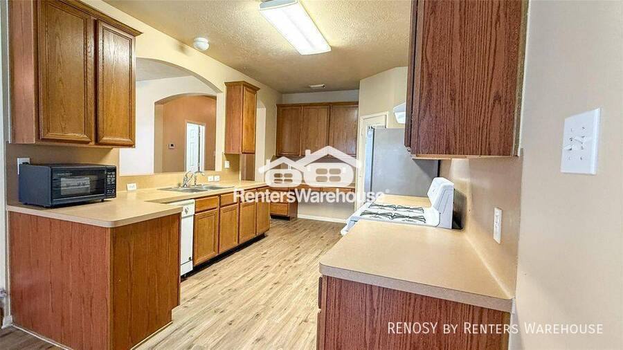 Townhouse for rent at 5127 Prosperity Circle, Houston, TX 77018