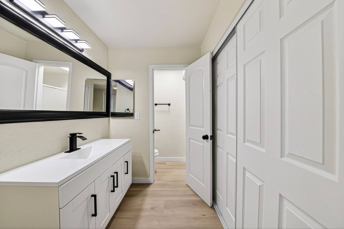 Apartment for rent at 1250 S Brookhurst, Anaheim, CA 92804