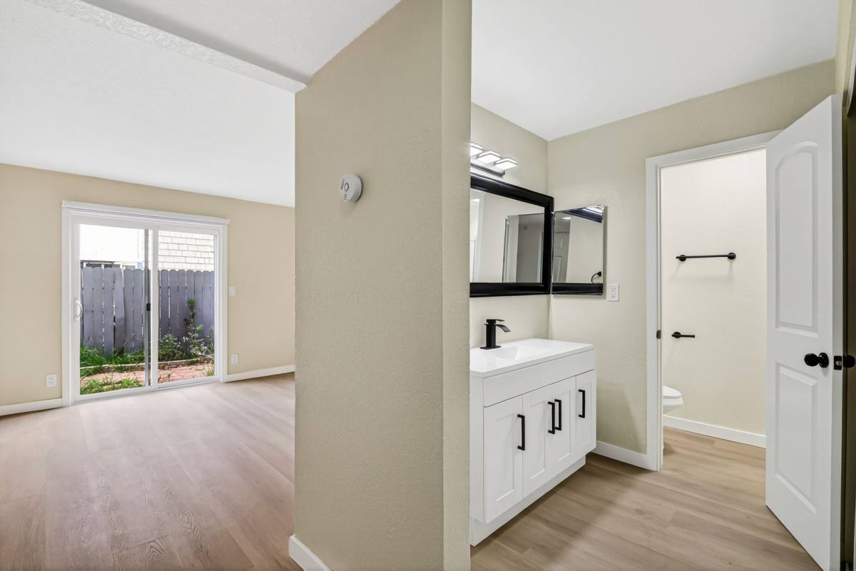 Apartment for rent at 1250 S Brookhurst, Anaheim, CA 92804
