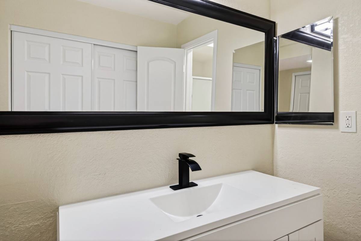Apartment for rent at 1250 S Brookhurst, Anaheim, CA 92804