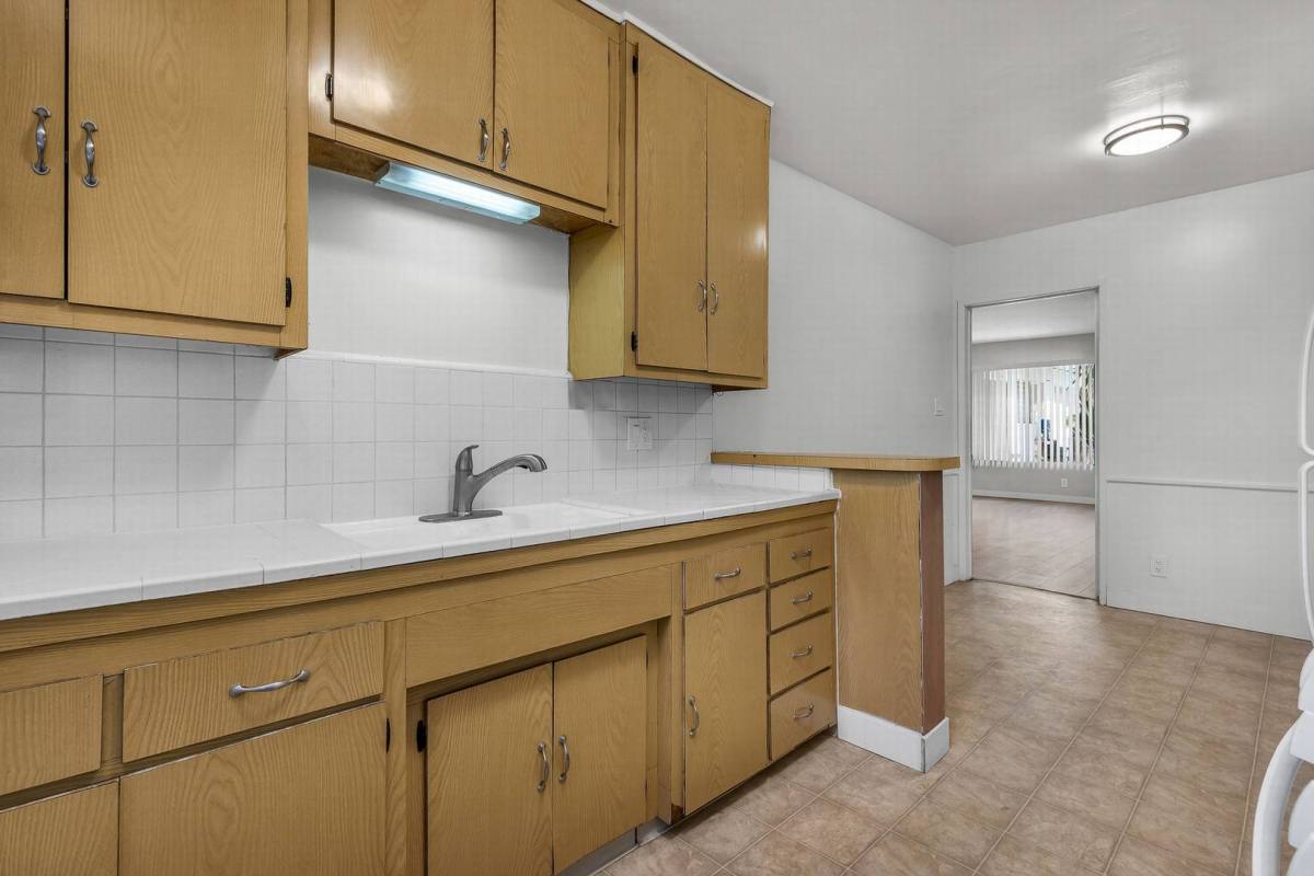 Apartment for rent at 4926 August St, Los Angeles, CA 90008