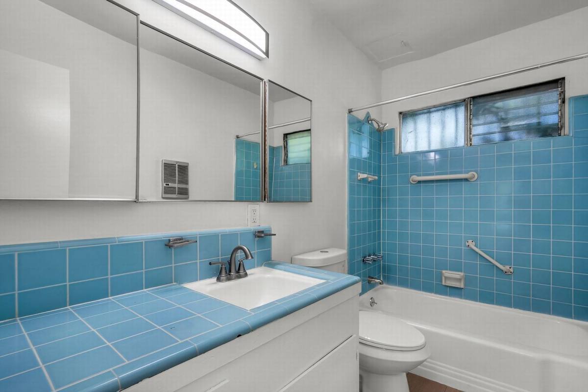 Apartment for rent at 4926 August St, Los Angeles, CA 90008
