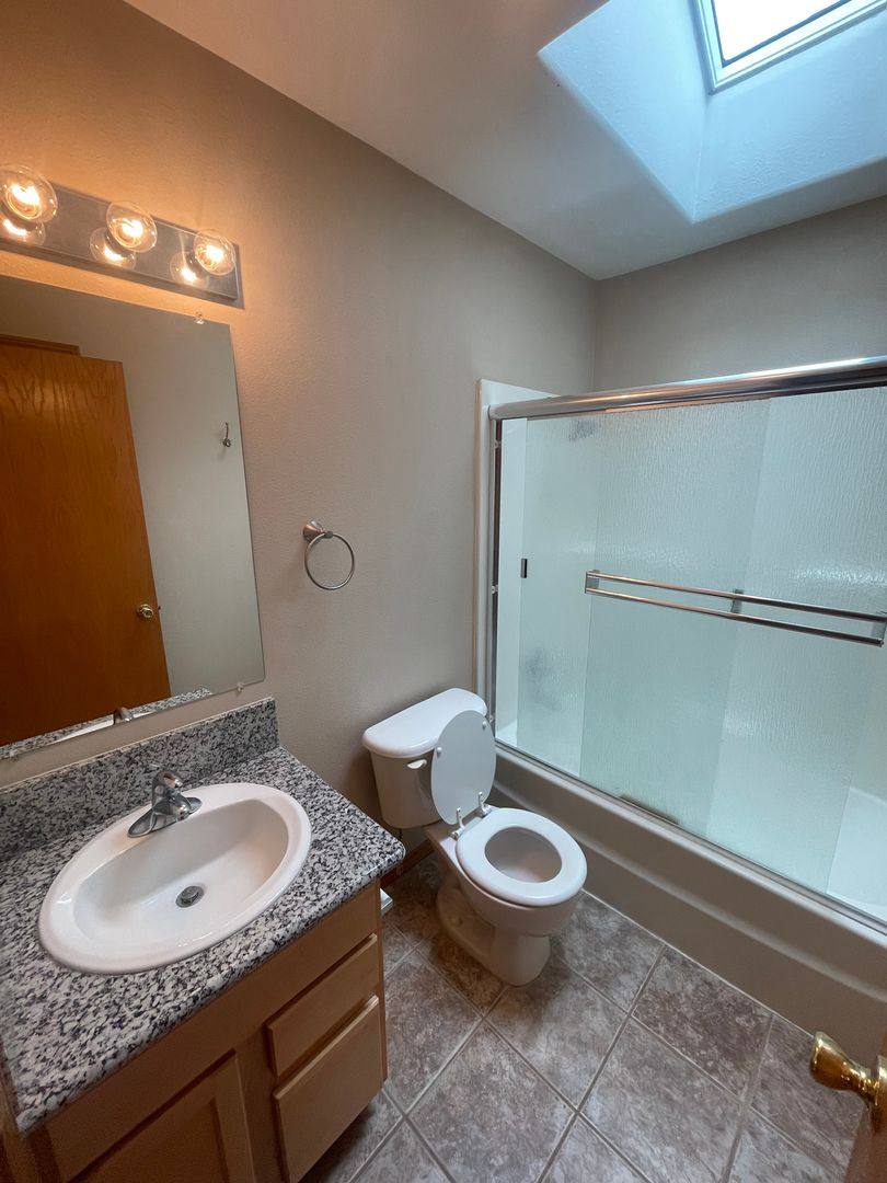 House for rent at 2663 Oak Ridge St NW, Albany, OR 97321