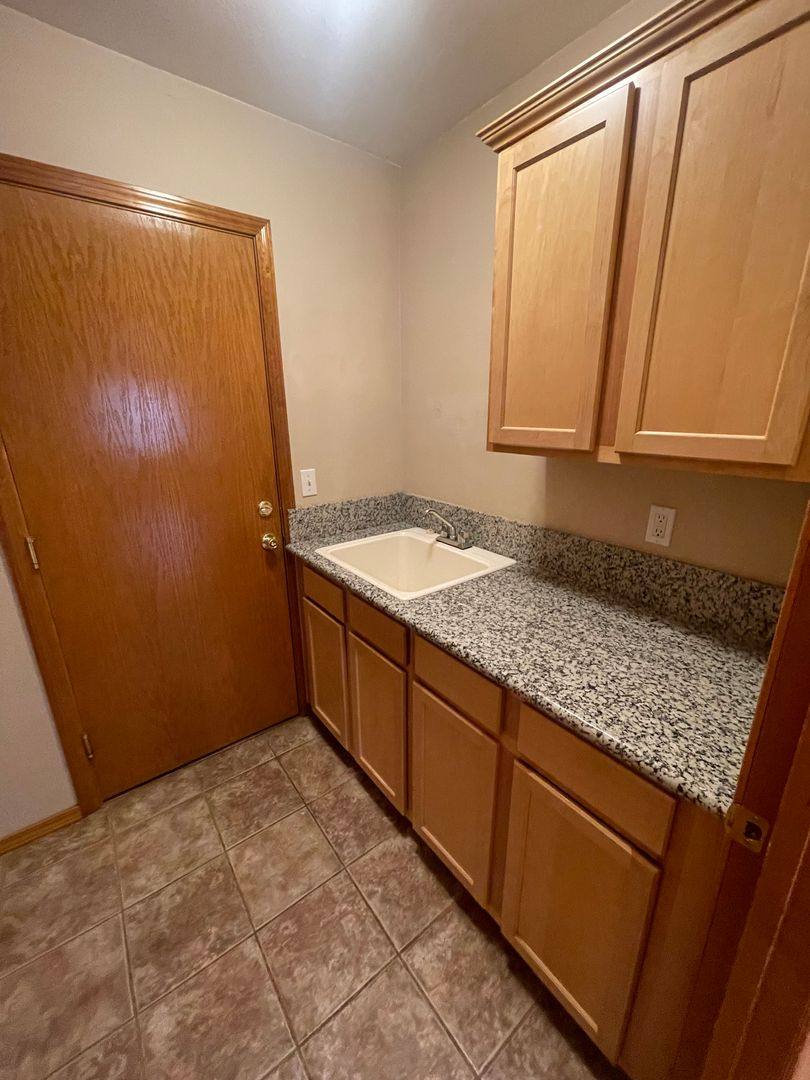 House for rent at 2663 Oak Ridge St NW, Albany, OR 97321