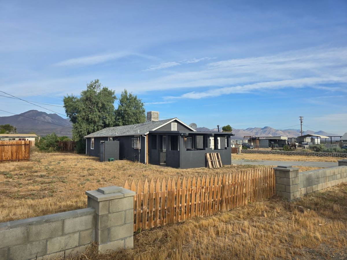 Townhouse for rent at 6701 Mountain View Ave, Inyokern, CA 93527