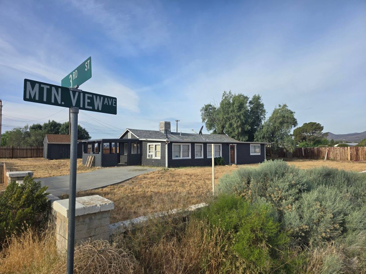 Townhouse for rent at 6701 Mountain View Ave, Inyokern, CA 93527