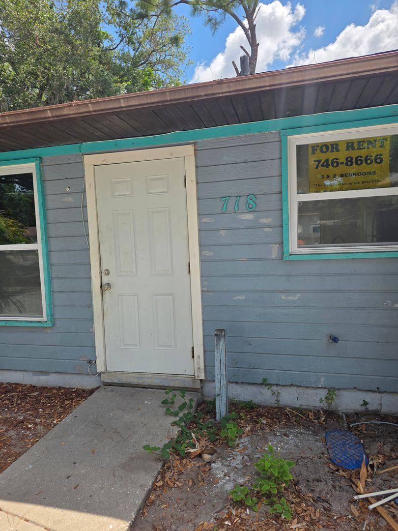 Apartment for rent at 718 26th Ave E, Bradenton, FL 34205