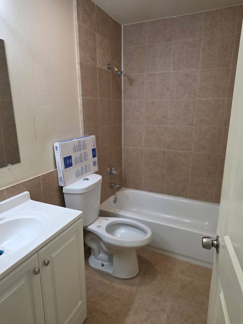 Apartment for rent at 718 26th Ave E, Bradenton, FL 34205