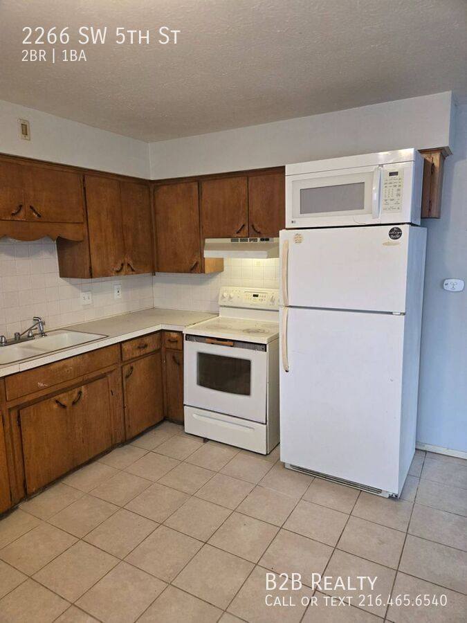 Apartment for rent at 2266 SW 5th St, Akron, OH 44314