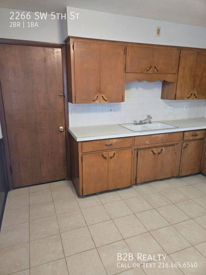 Apartment for rent at 2266 SW 5th St, Akron, OH 44314