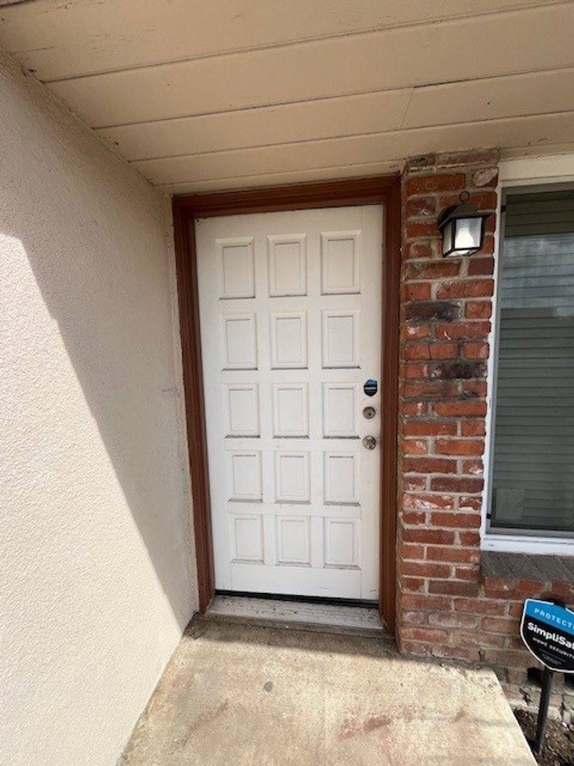 House for rent at 2344 W Walnut Ave, Visalia, CA 93277