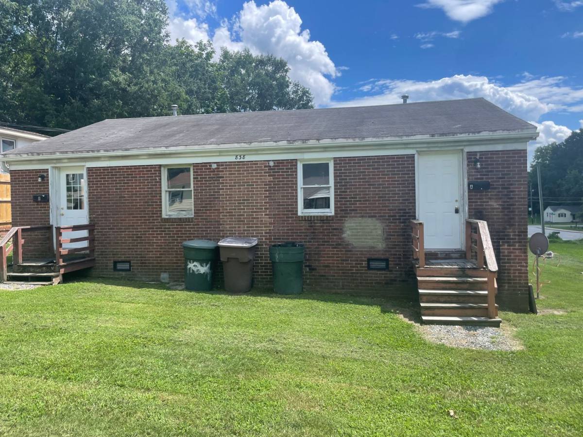 Apartment for rent at 838 Broad Ave, Greensboro, NC 27406