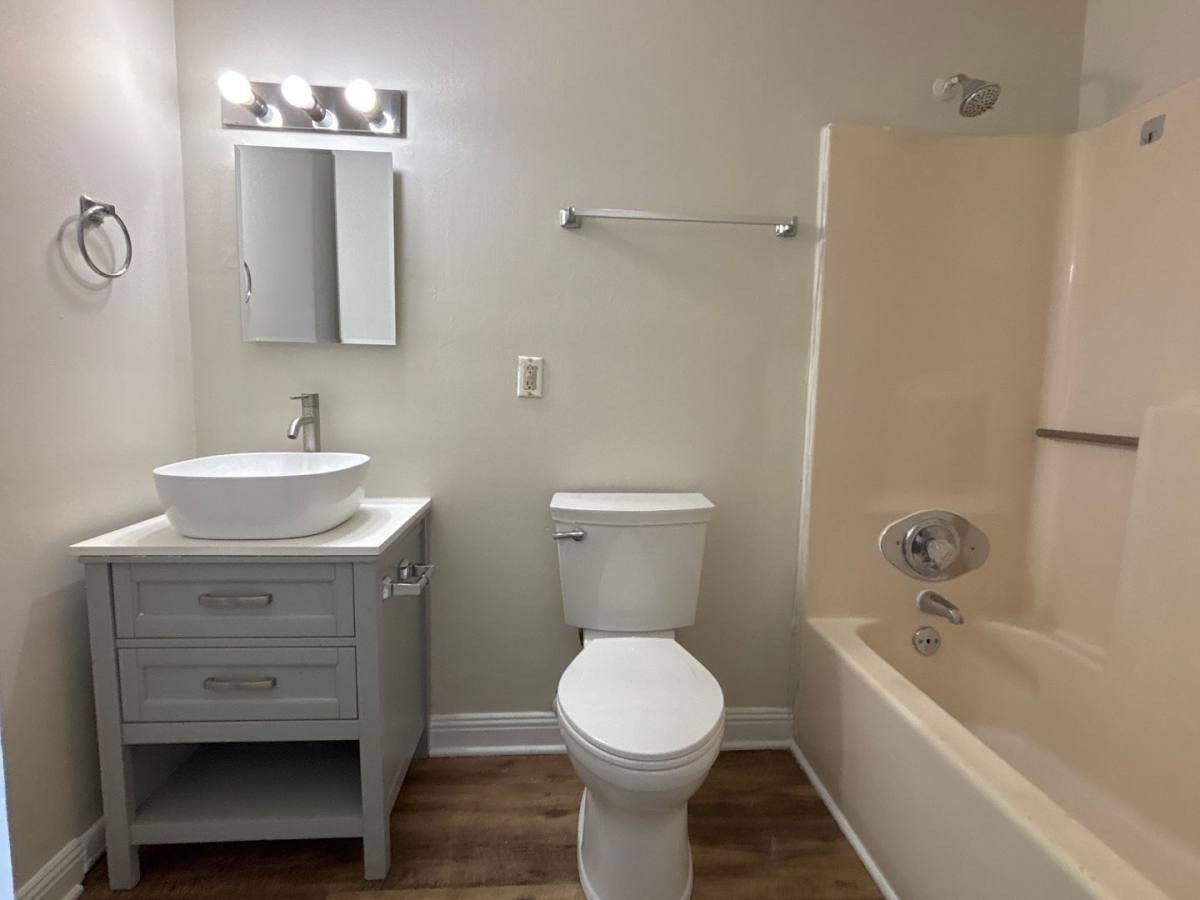 Apartment for rent at 838 Broad Ave, Greensboro, NC 27406