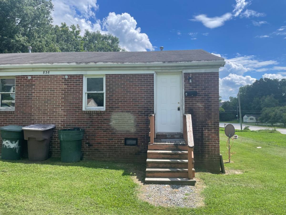 Apartment for rent at 838 Broad Ave, Greensboro, NC 27406