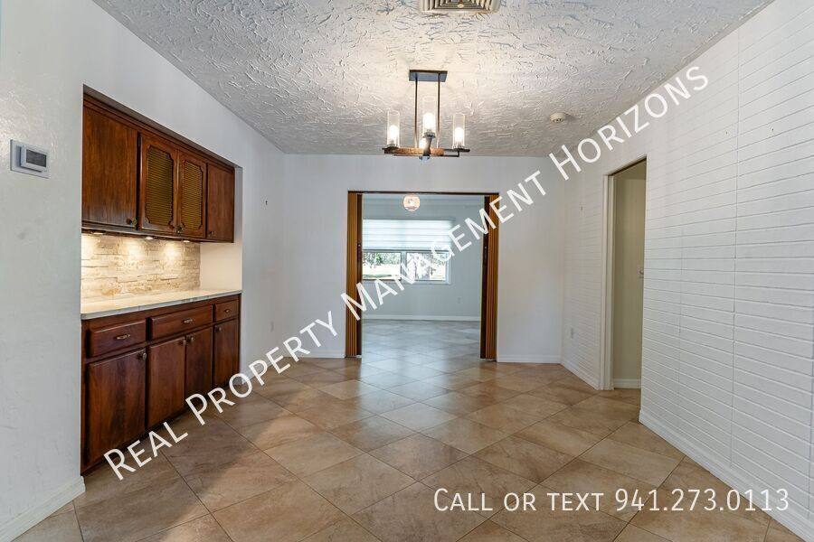House for rent at 5217 Canterbury Dr, Sarasota, FL 34243