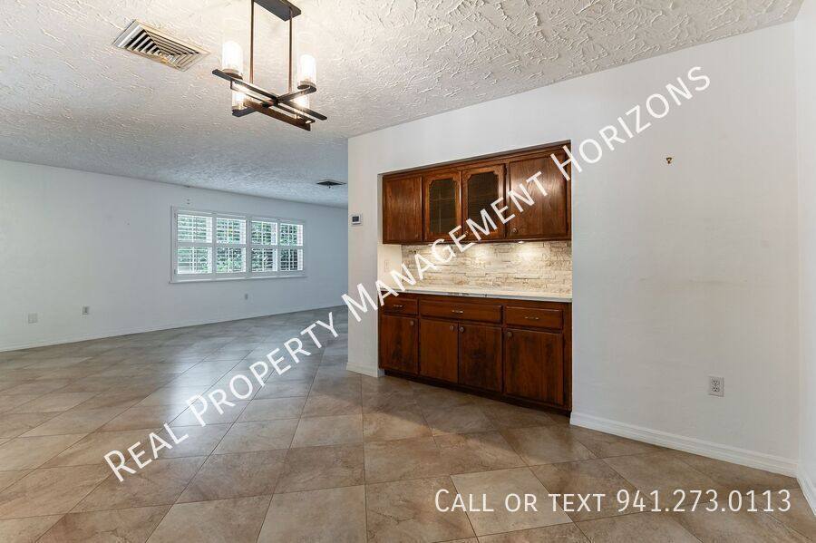 House for rent at 5217 Canterbury Dr, Sarasota, FL 34243