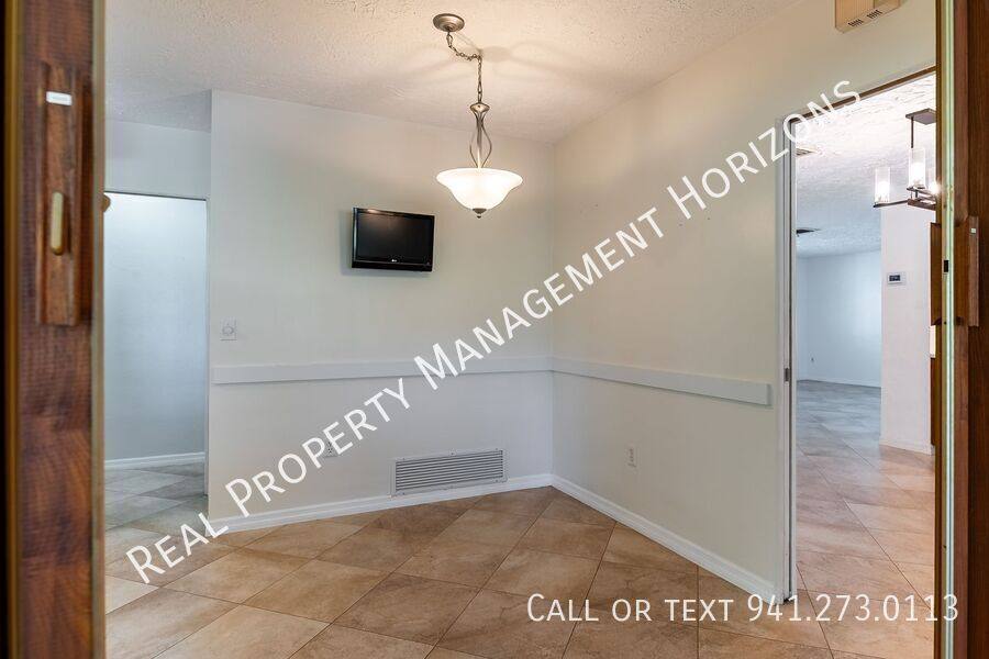 House for rent at 5217 Canterbury Dr, Sarasota, FL 34243
