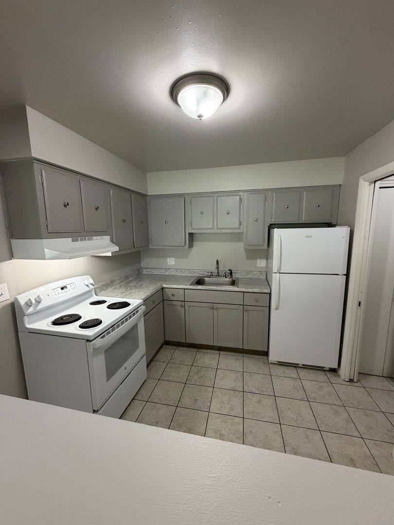 Apartment for rent at 707 E Mount Hope, Lansing, MI 48910