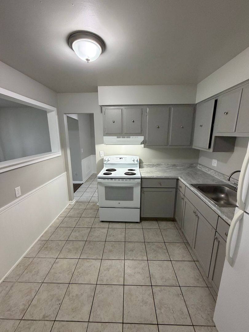 Apartment for rent at 707 E Mount Hope, Lansing, MI 48910