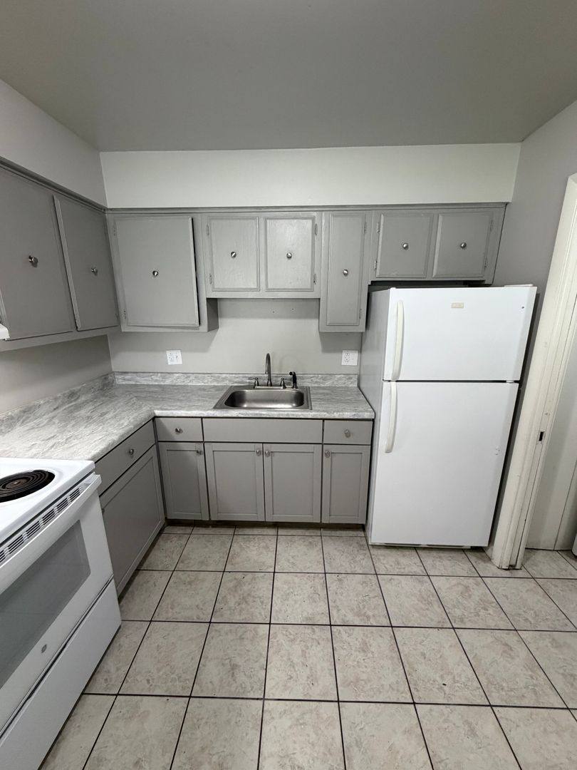 Apartment for rent at 707 E Mount Hope, Lansing, MI 48910