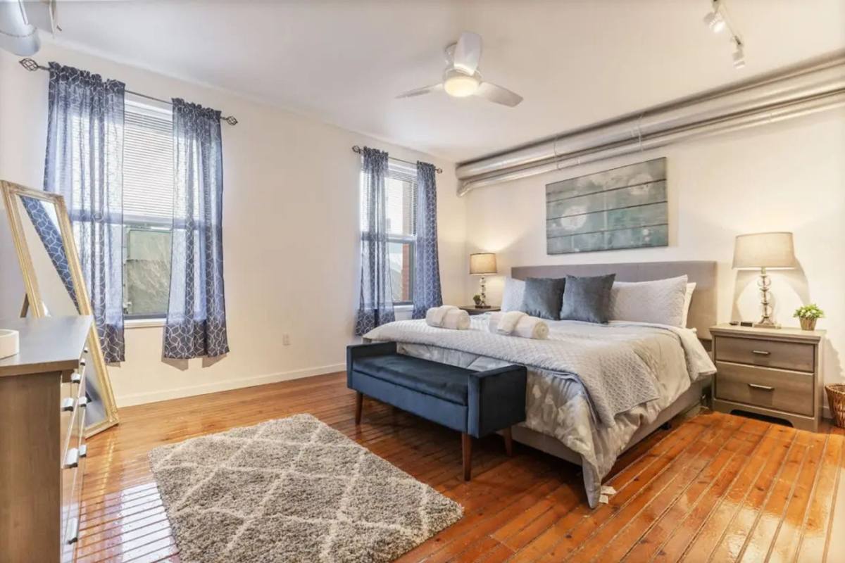 Apartment for rent at 219 Vine St, Philadelphia, PA 19106