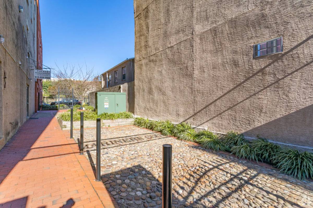 Apartment for rent at 219 Vine St, Philadelphia, PA 19106