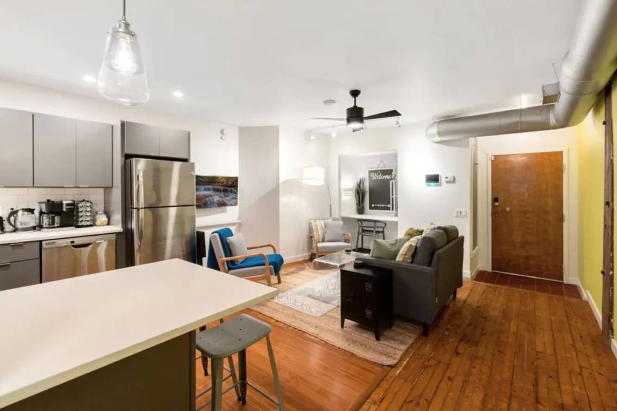 Apartment for rent at 219 Vine St, Philadelphia, PA 19106